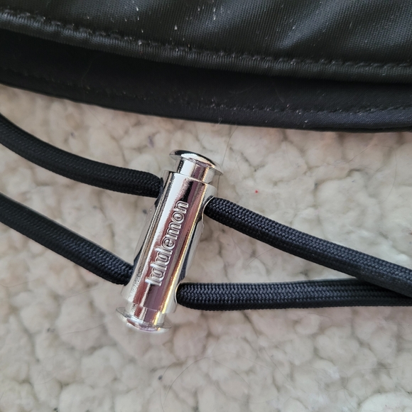 Lululemon Black Bucket Hat with Detachable Silver Toggle - Picture 2 of 3